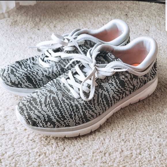 Champion Shoes - Champion speedknit tennis shoes